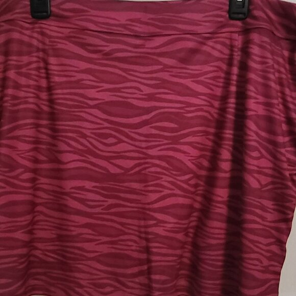 Greg Norma Golf Skort Red and Pink SIZE: LARGE- NWT - Picture 4 of 8